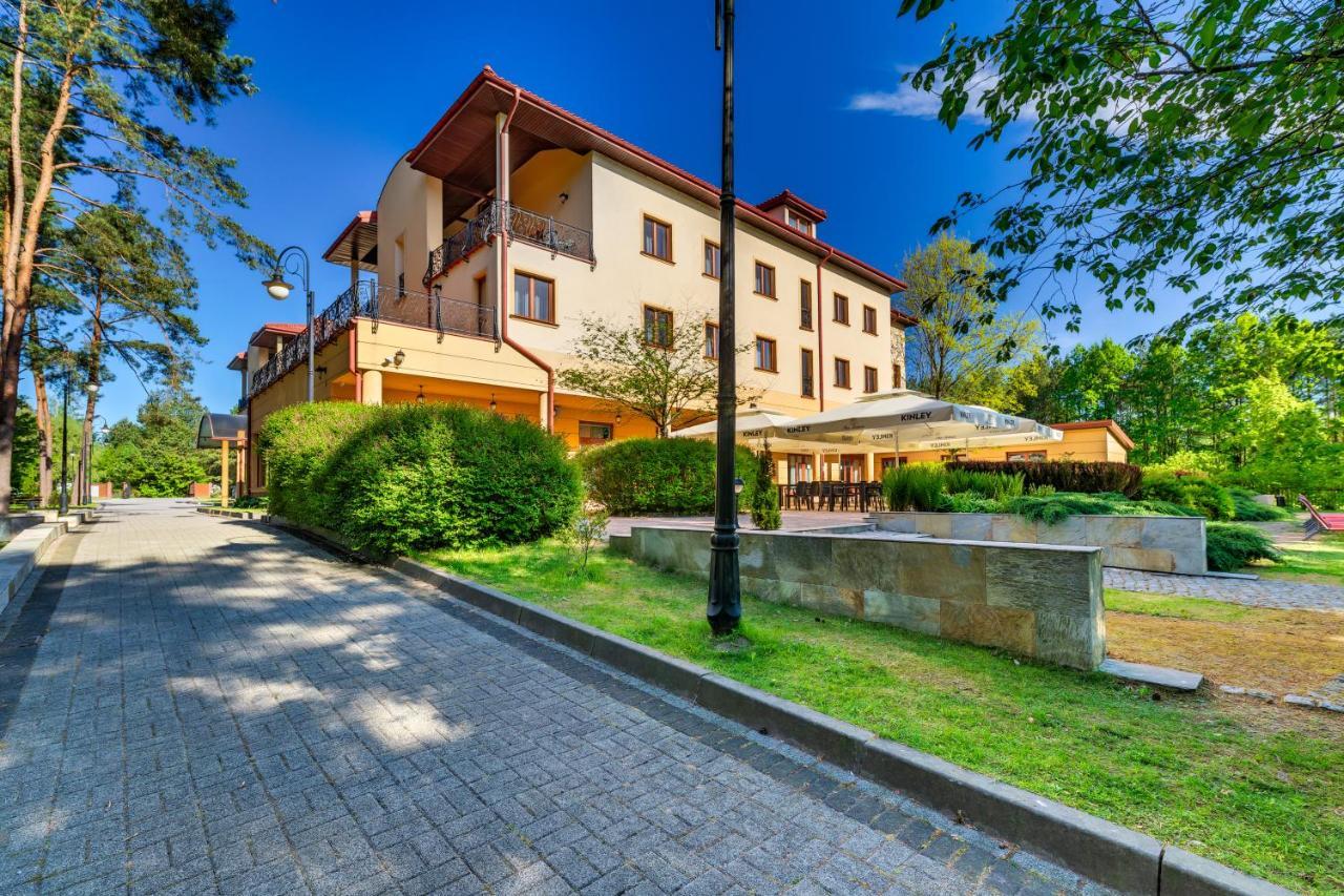 Hotel Pan Tadeusz Сероцк Экстерьер фото