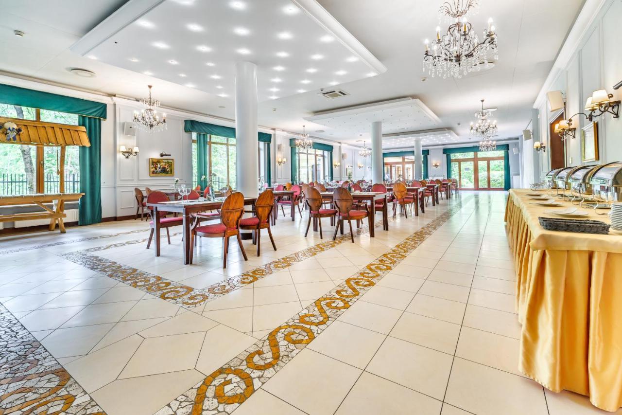 Hotel Pan Tadeusz Сероцк Экстерьер фото