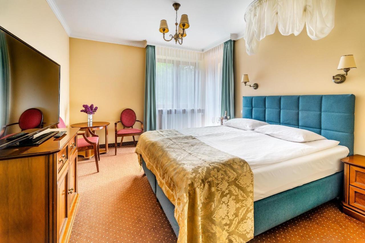 Hotel Pan Tadeusz Сероцк Экстерьер фото